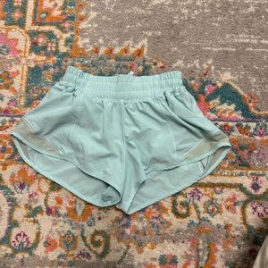 Lululemon hottie hot low rise short sz 0